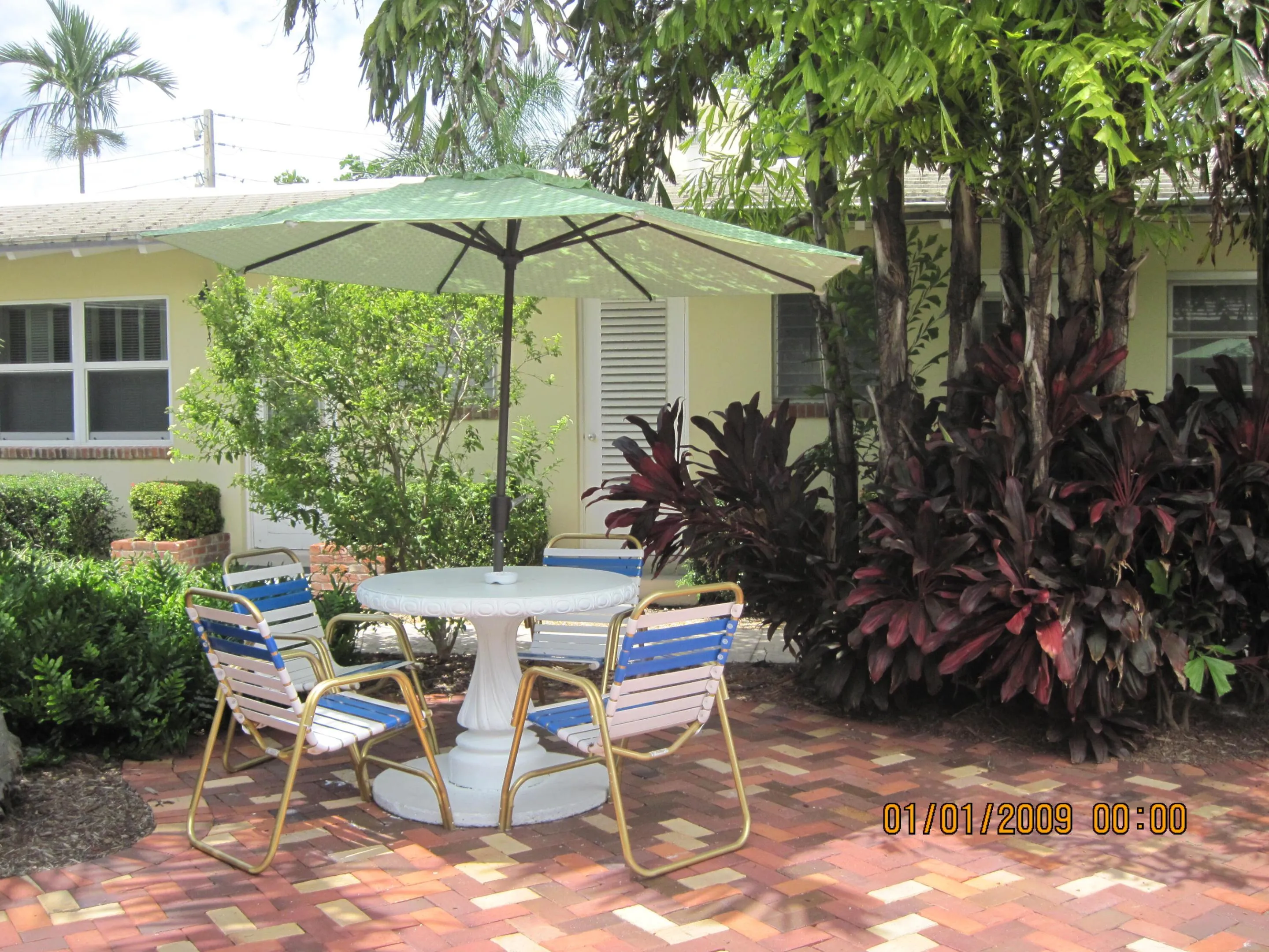 1-patio_grove_
