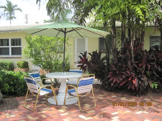 1-patio_grove_