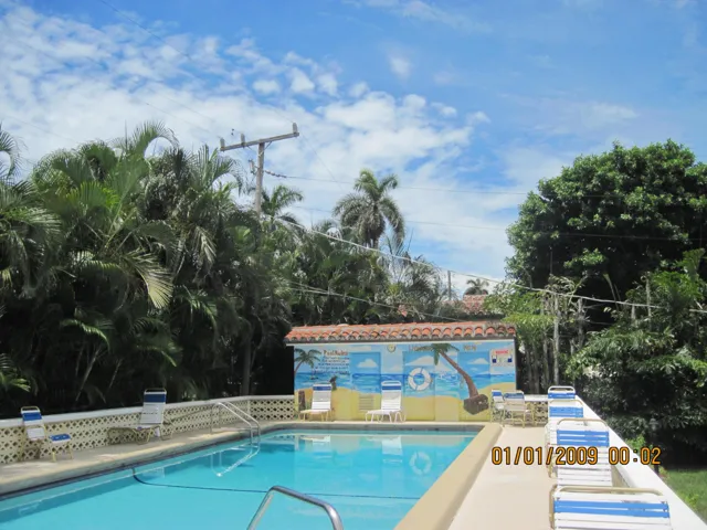 0-grove_pool
