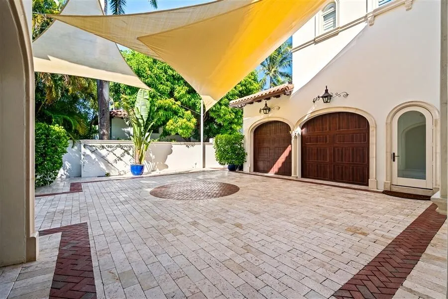 dash_GARAGE_COURTYARD_DT