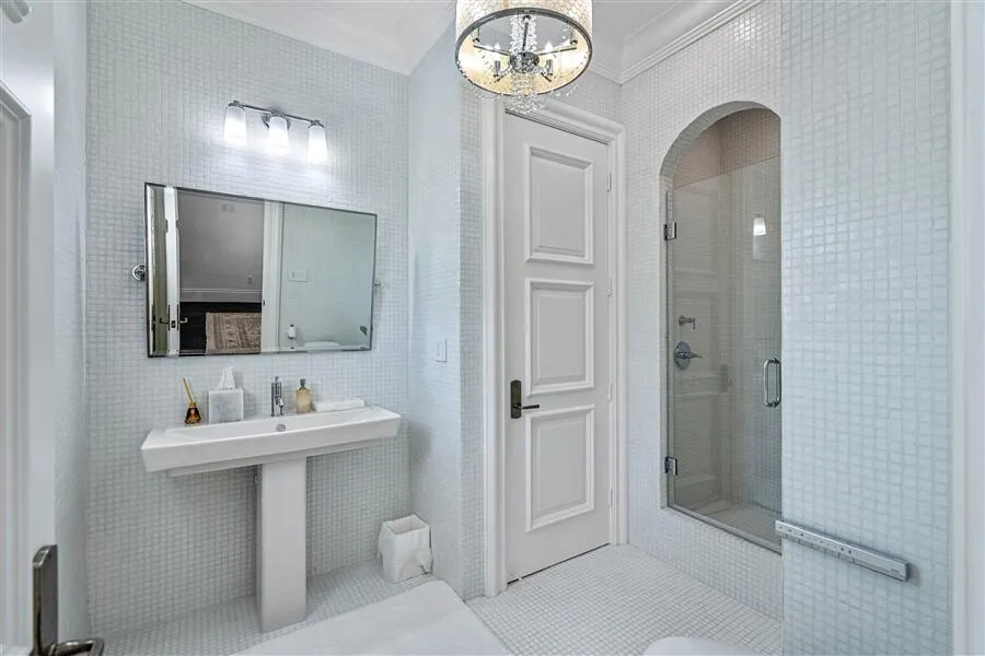 dash_BATHROOM_3_DT