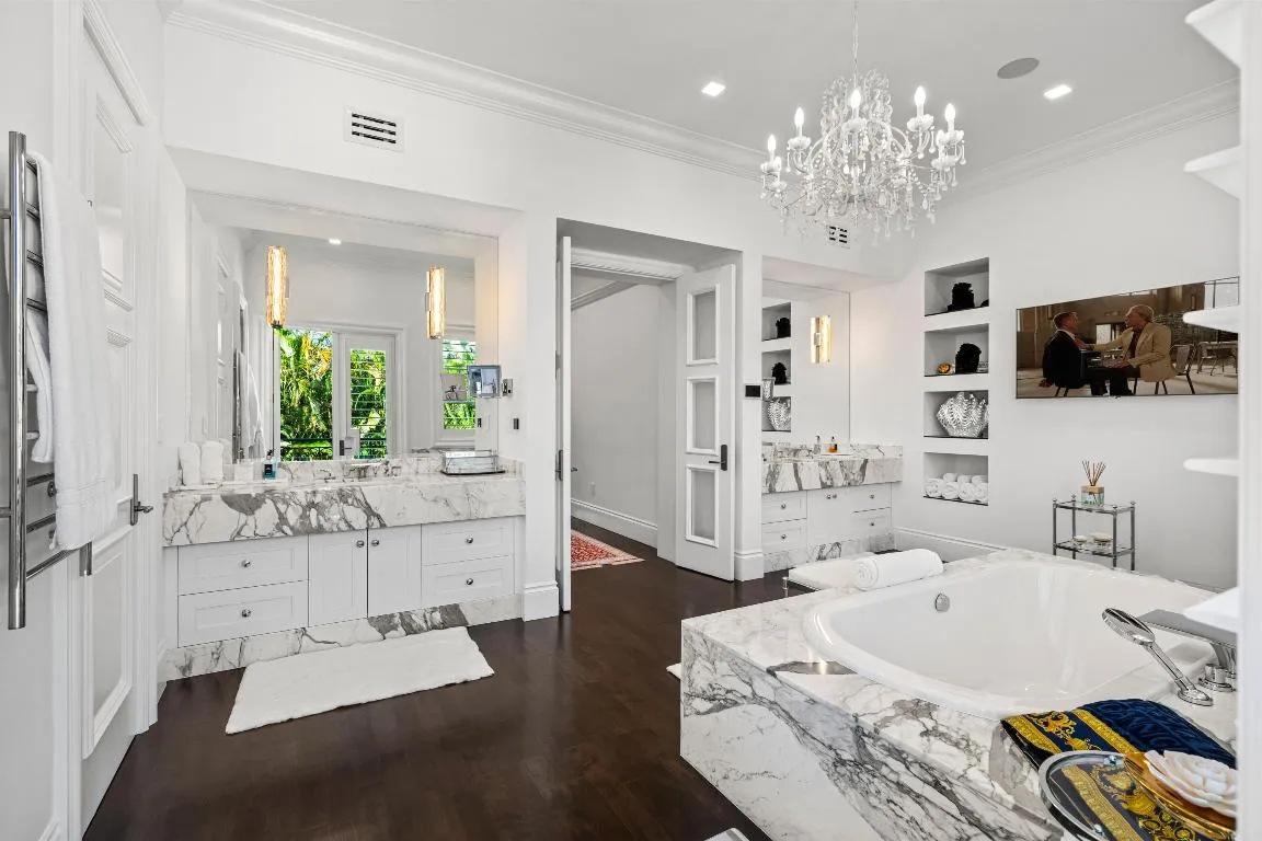 PRIMARY_BATHROOM_ANGLE_DT