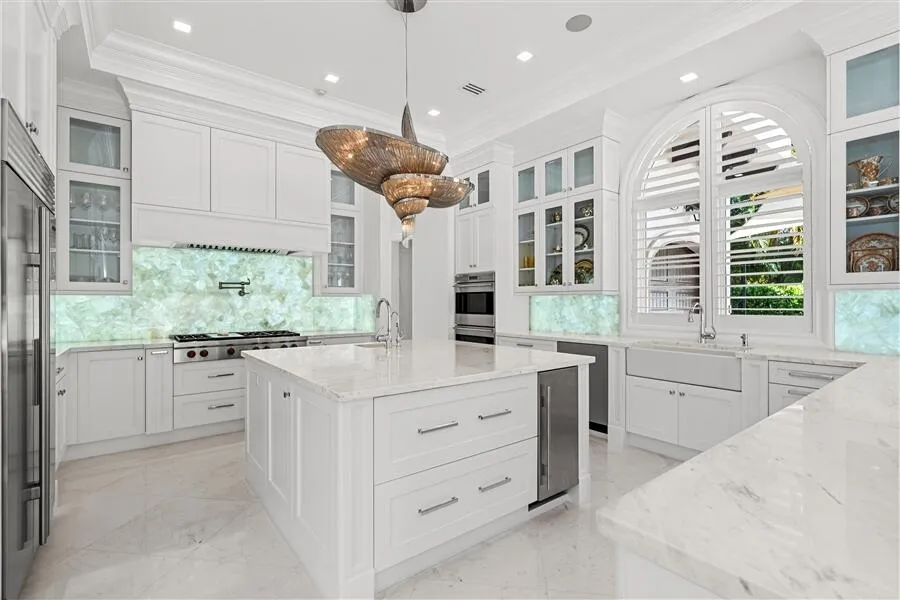 dash_KITCHEN_ANGLE_LOOKING_IN_DT
