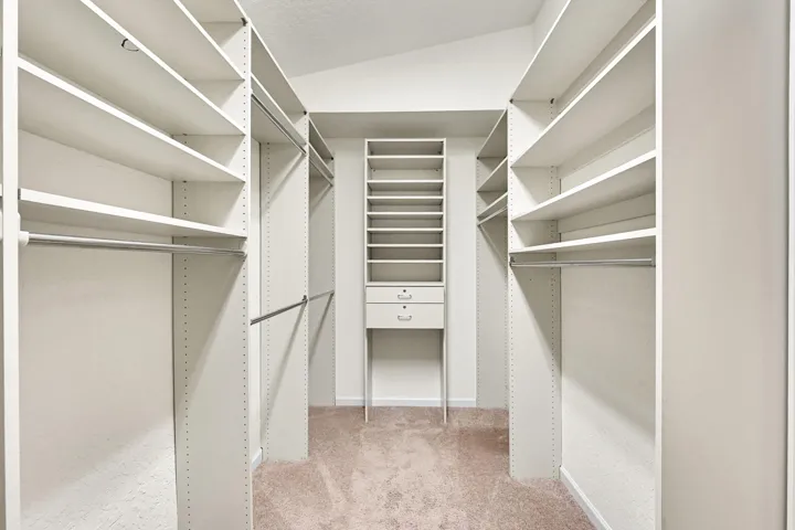 Walk in Closet 2