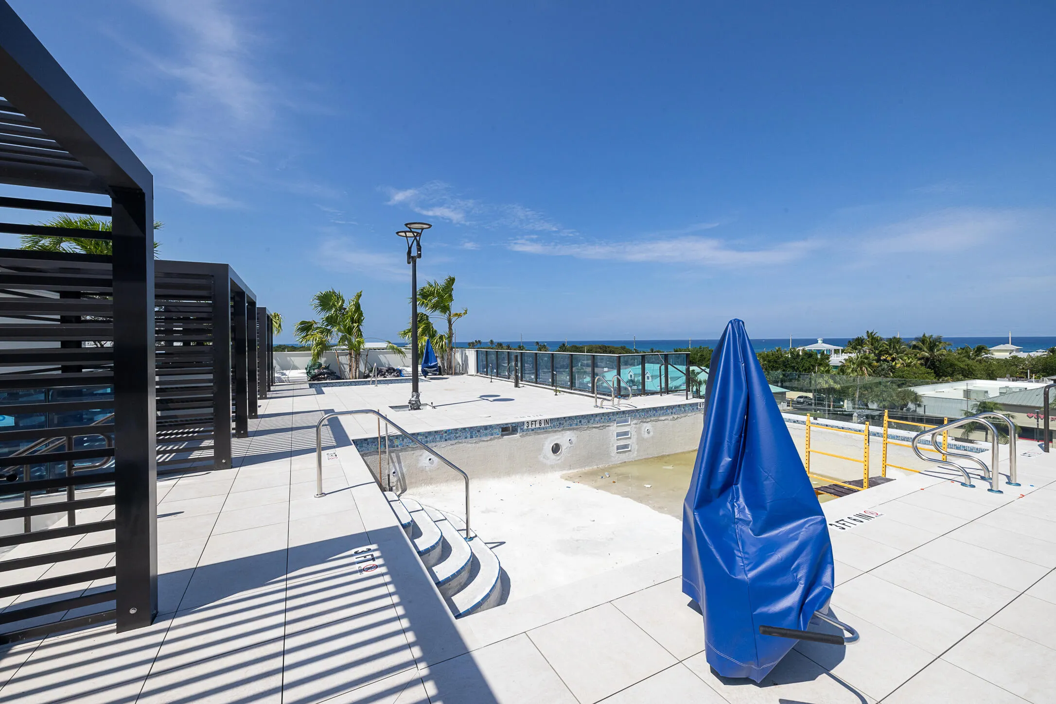 20-Caretta Rooftop Pool