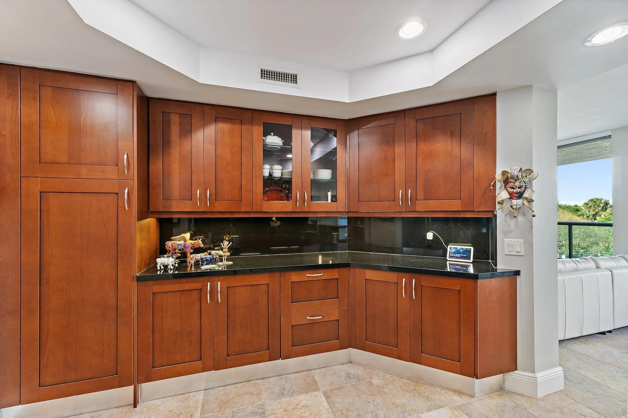 Kitchen with 2 Points of Entry