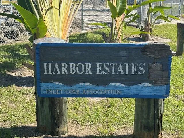 Community of Harbor Estates located off the Boyton Spillway