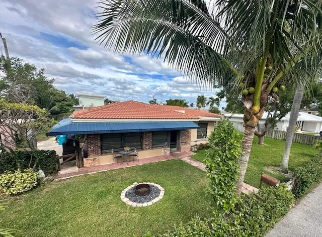 Florida living at its best NO HOA and keep warm with your fire pit