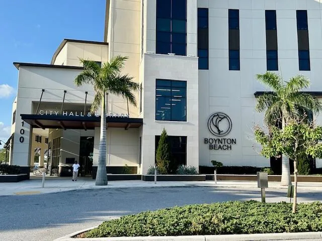 City of Boynton beach Town hall-Library and Monthly concerts on the green