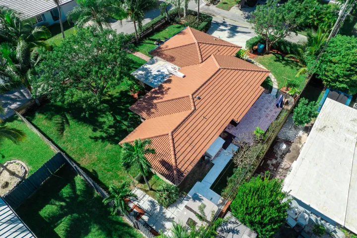 3\2 with 2 car drive way. Barrel tile roof and patio's in the front and back yard