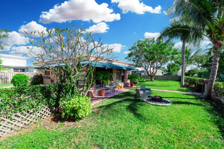 Large front fenced Yard
