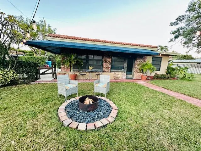 single family home -make it your own.NO HOA- Located on a large corner lot- family oriented & Fishing community minutes to the Boynton inlet (tight lines). East of Federal highway & located on the Boynton Beach spillway. 3 Bedroom 2 baths. 2 Parking spaces and plenty of space for a pool & parking for a boat trailer or RV. Private Boat lifts available for rent. Minutes to the beach and downtown- Go by land or water -boat, bike, car, golf cart or even the boynton circuit car for $1 to Banana Boat or Two Georges. Publix or the beach