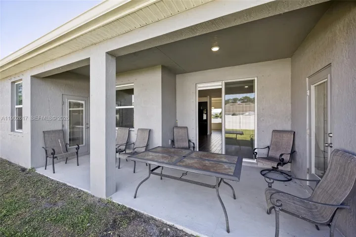 port-st-lucie-oversized-backyard-no-hoa - by-jusesky-cuesta.jpg