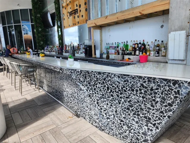 Poolside Bar!