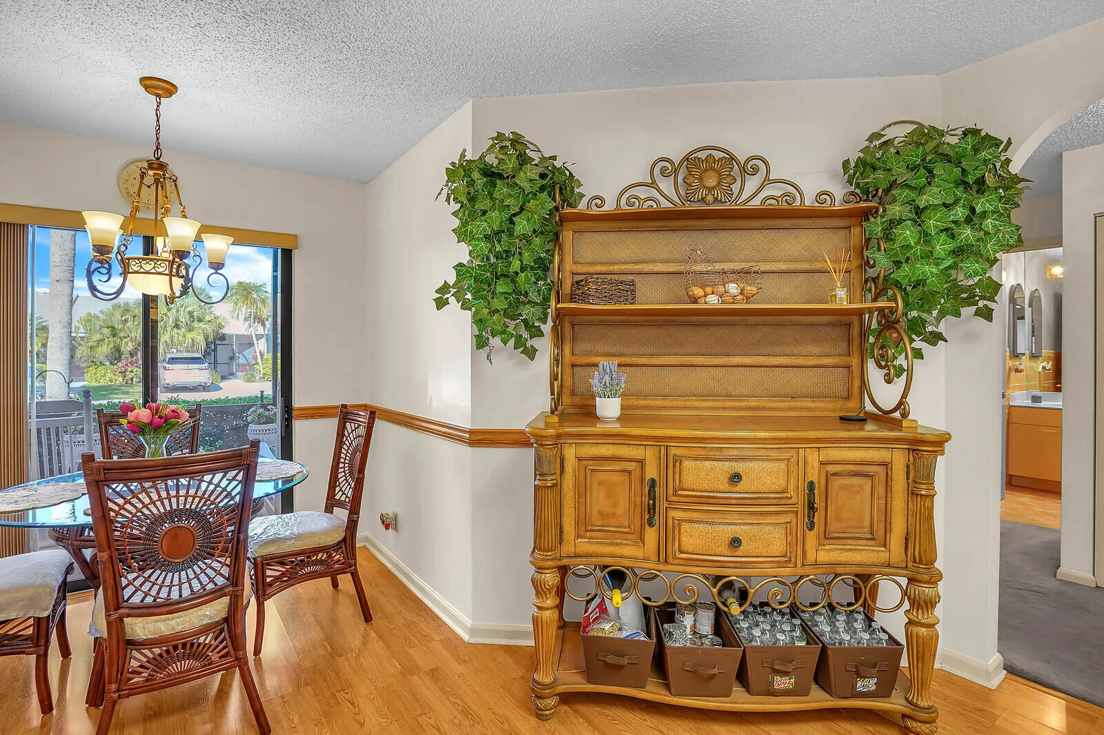 Breakfast Room 2