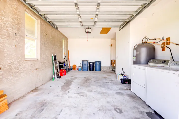 1-CAR GARAGE