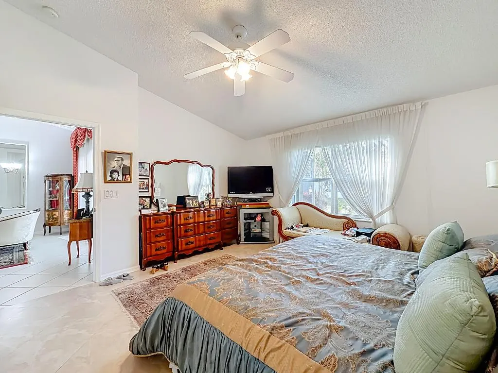 6174 Caladium Road-53