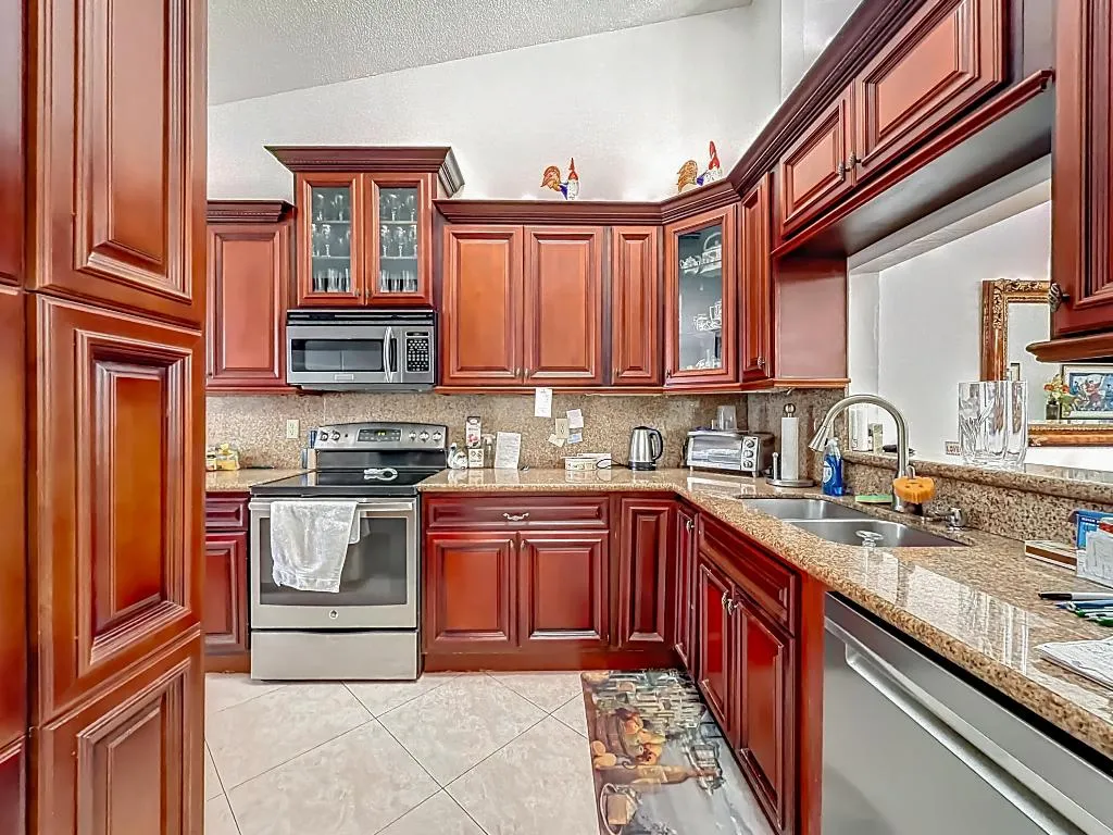 6174 Caladium Road-32