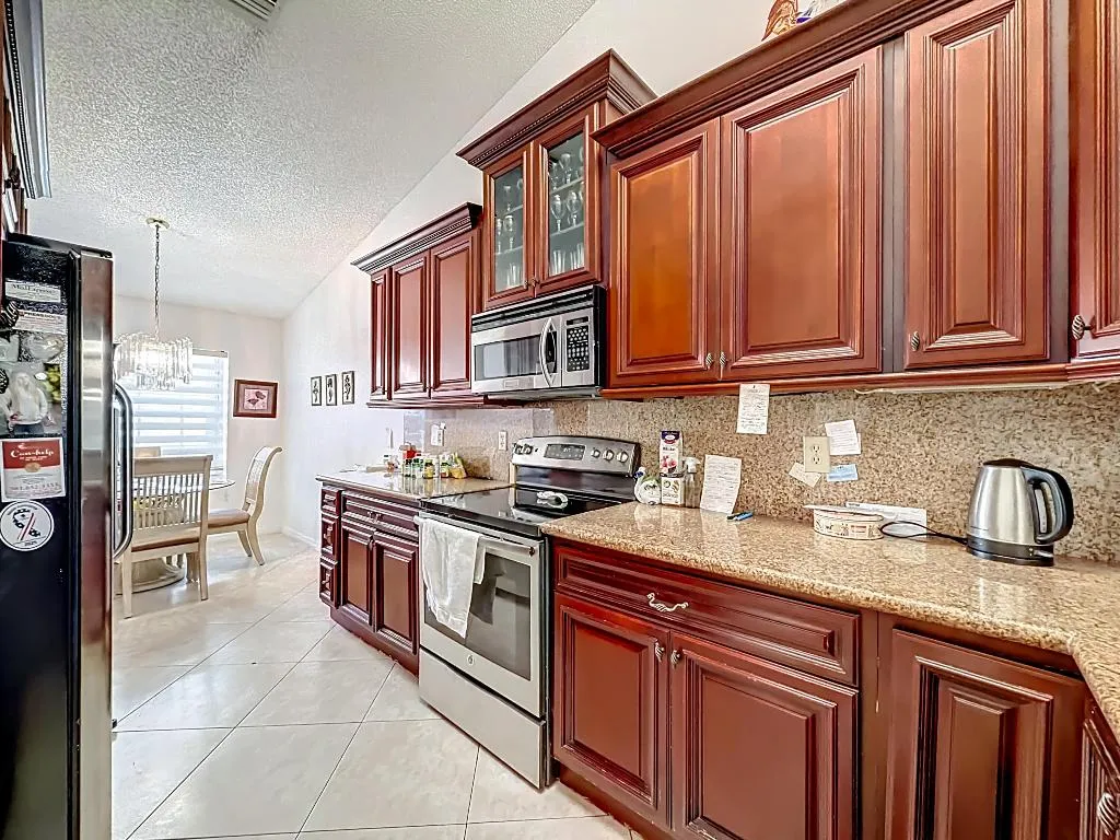 6174 Caladium Road-34