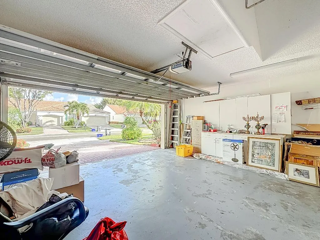 6174 Caladium Road-63