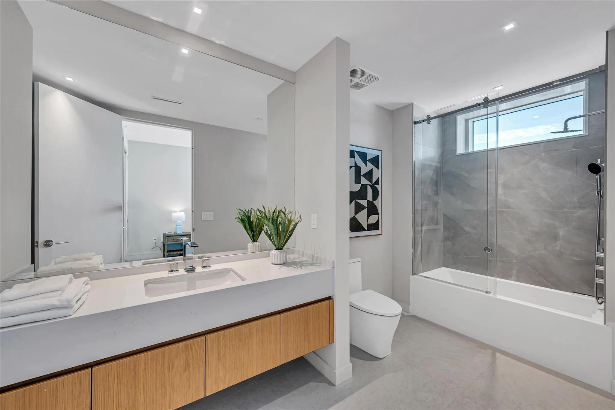Guest 1 bath