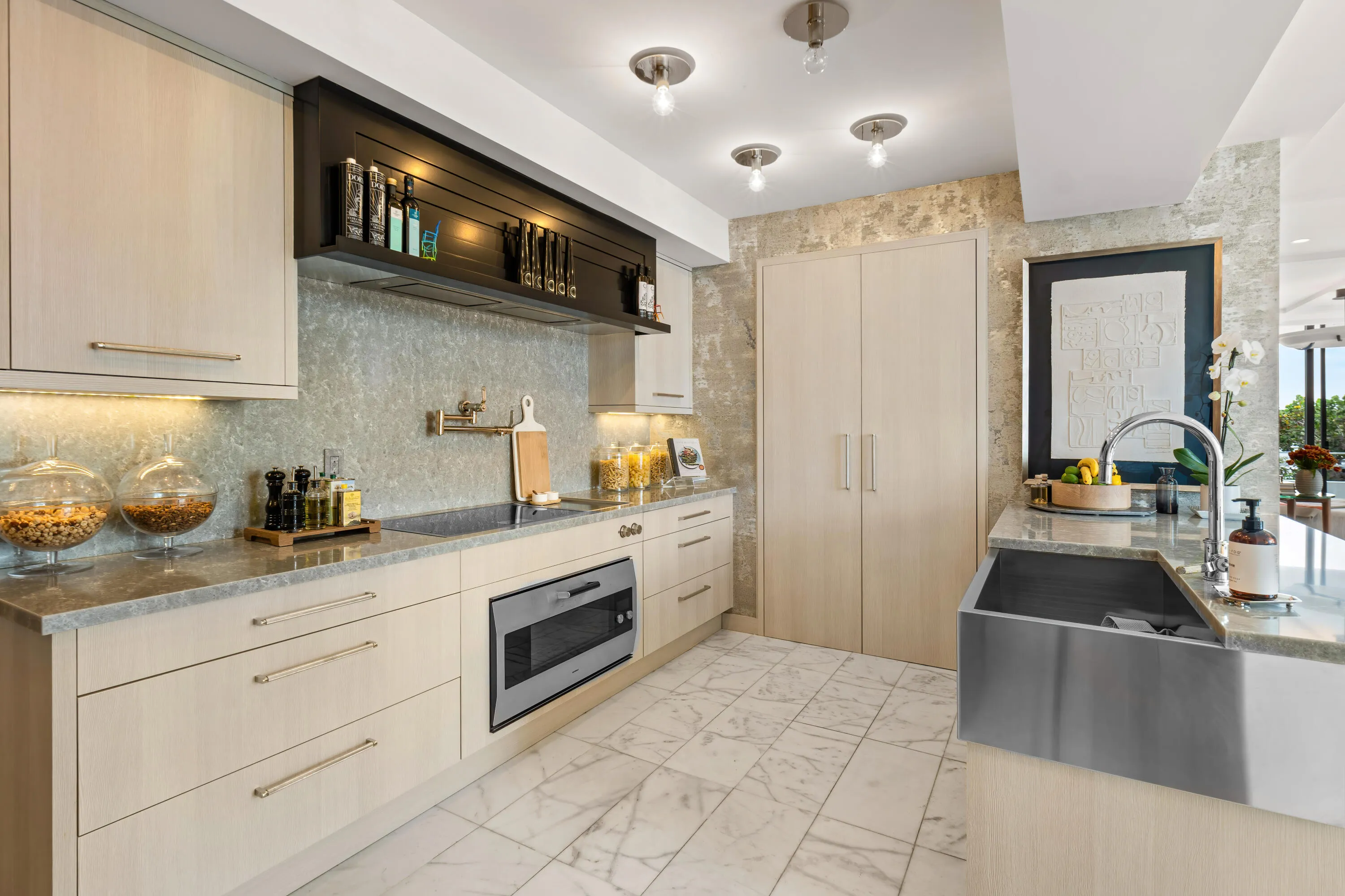 Kitchen & Pantry