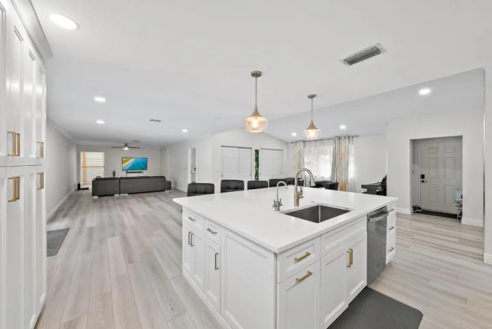16338 Alexander Run-9