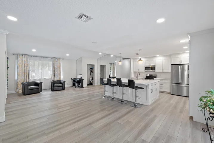 16338 Alexander Run-11