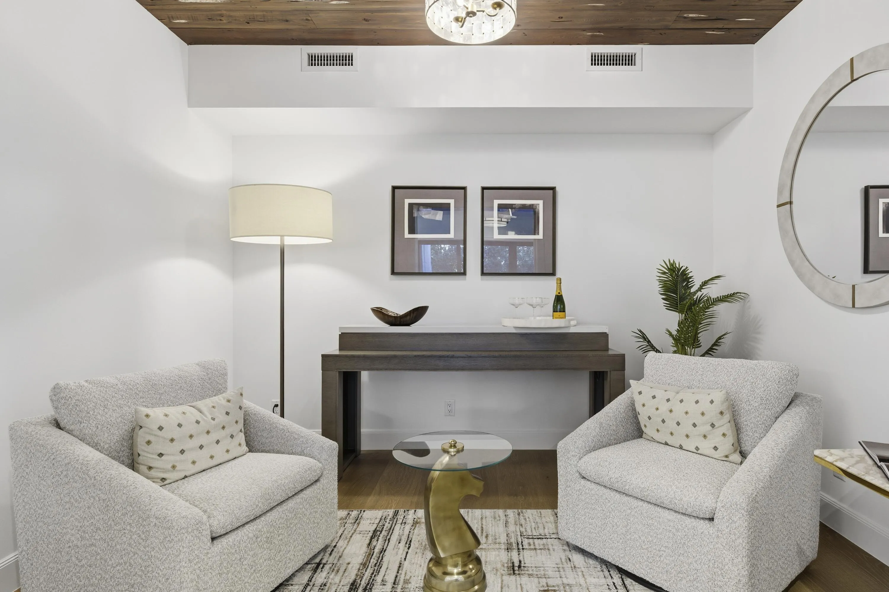 CLUB ROOM