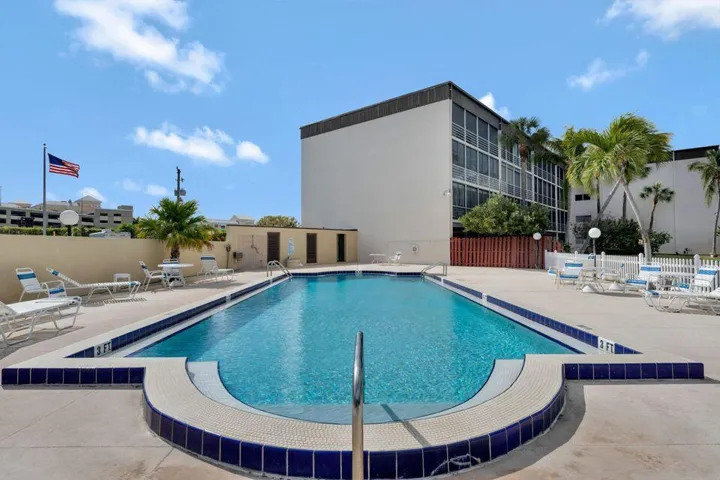 Hidden Harbour pool