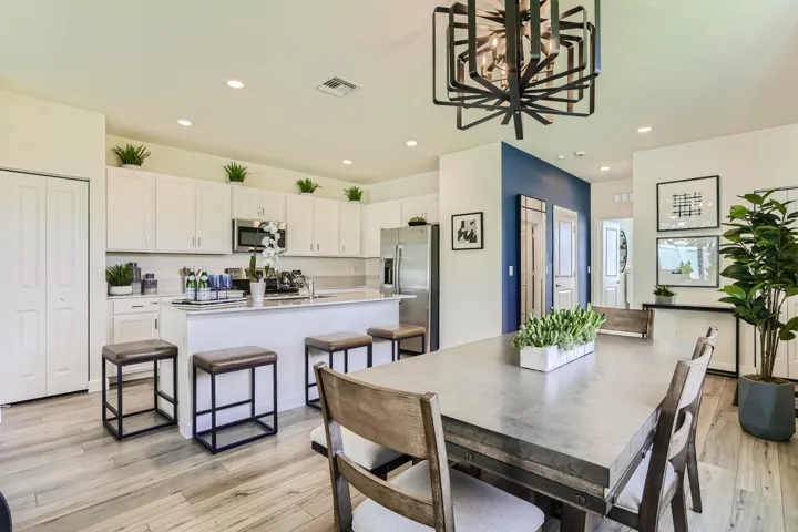 PBH_VerandaLanding_Honey_Pic_Kitchen_Din