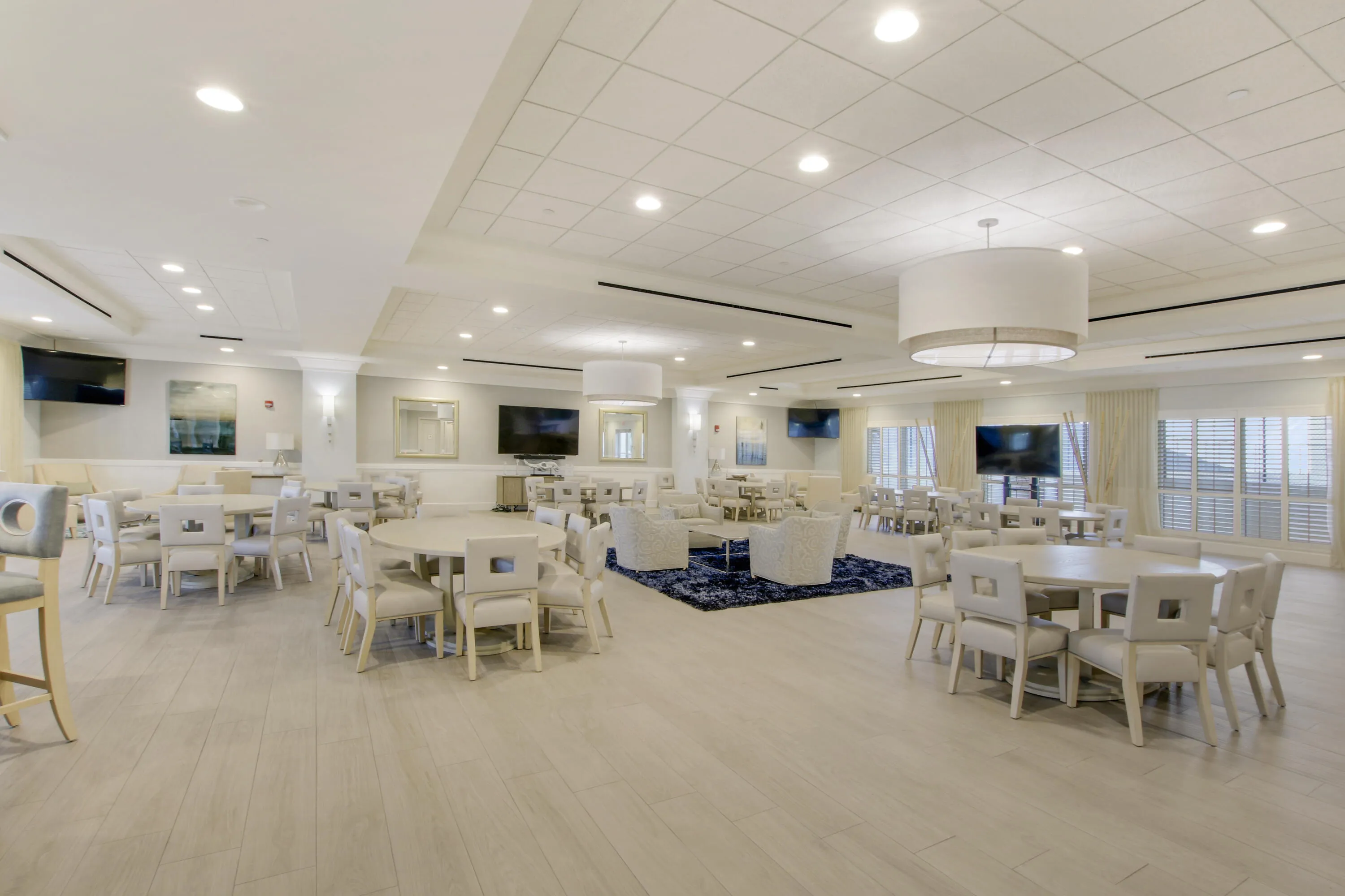 Many parties and social gatherings are scheduled and can be found in the monthly Marina Grand Calendar.