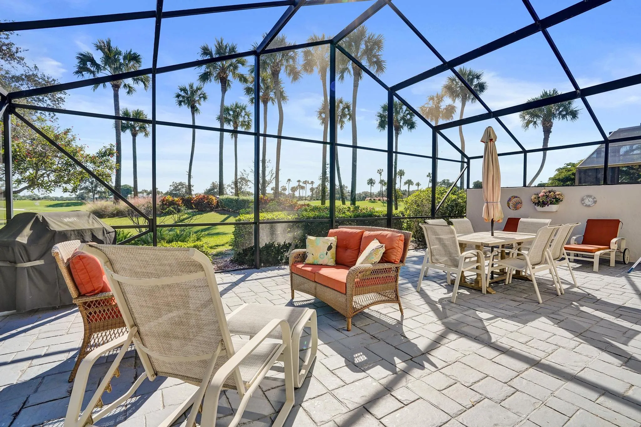 Paradise setting. Sunshine, Fresh air, Golf views.