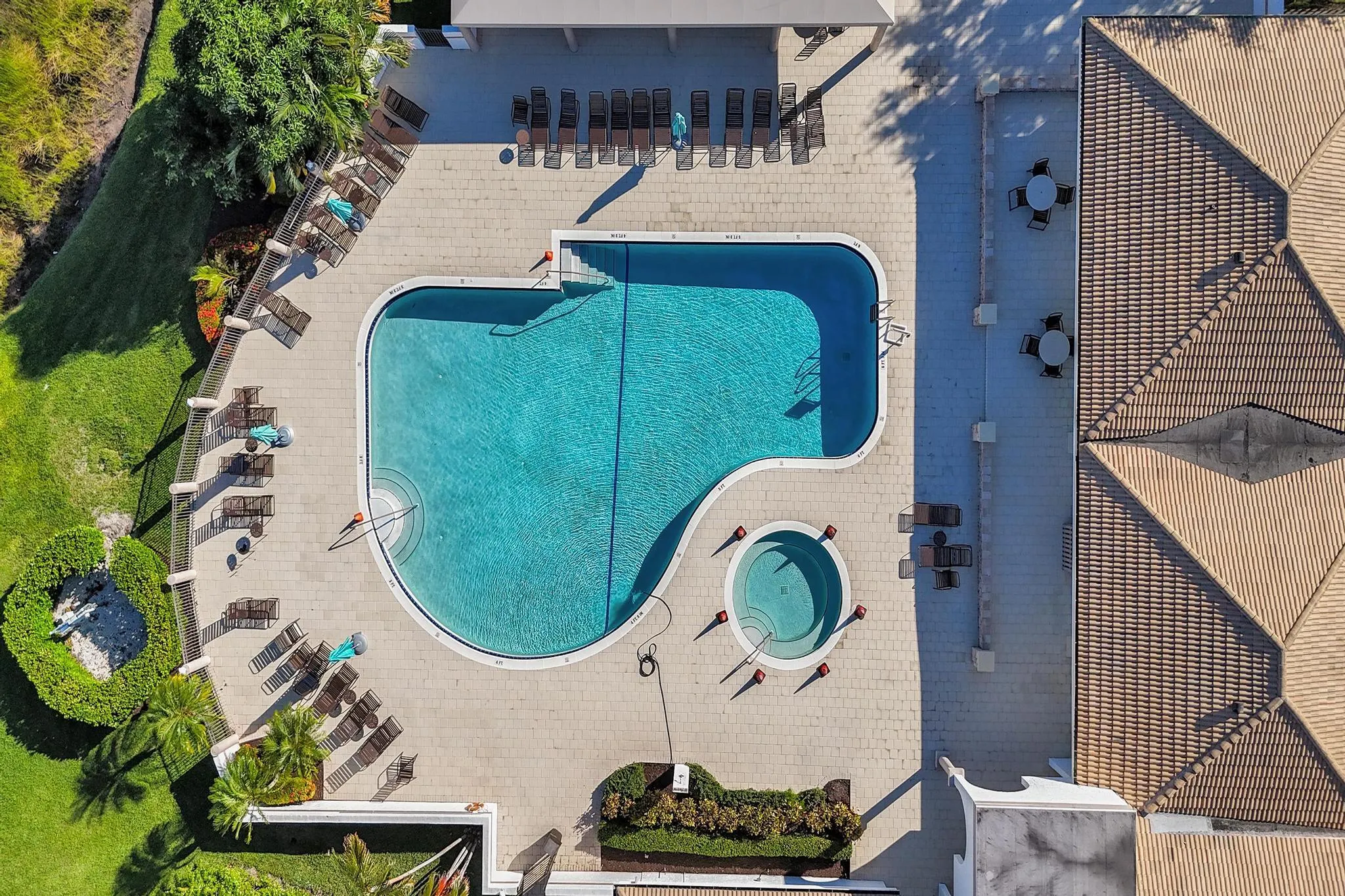 Satellite pool