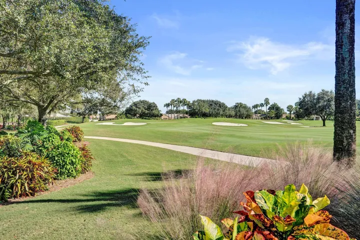 The home sits on Awarding winning golfcourse with a south exposure