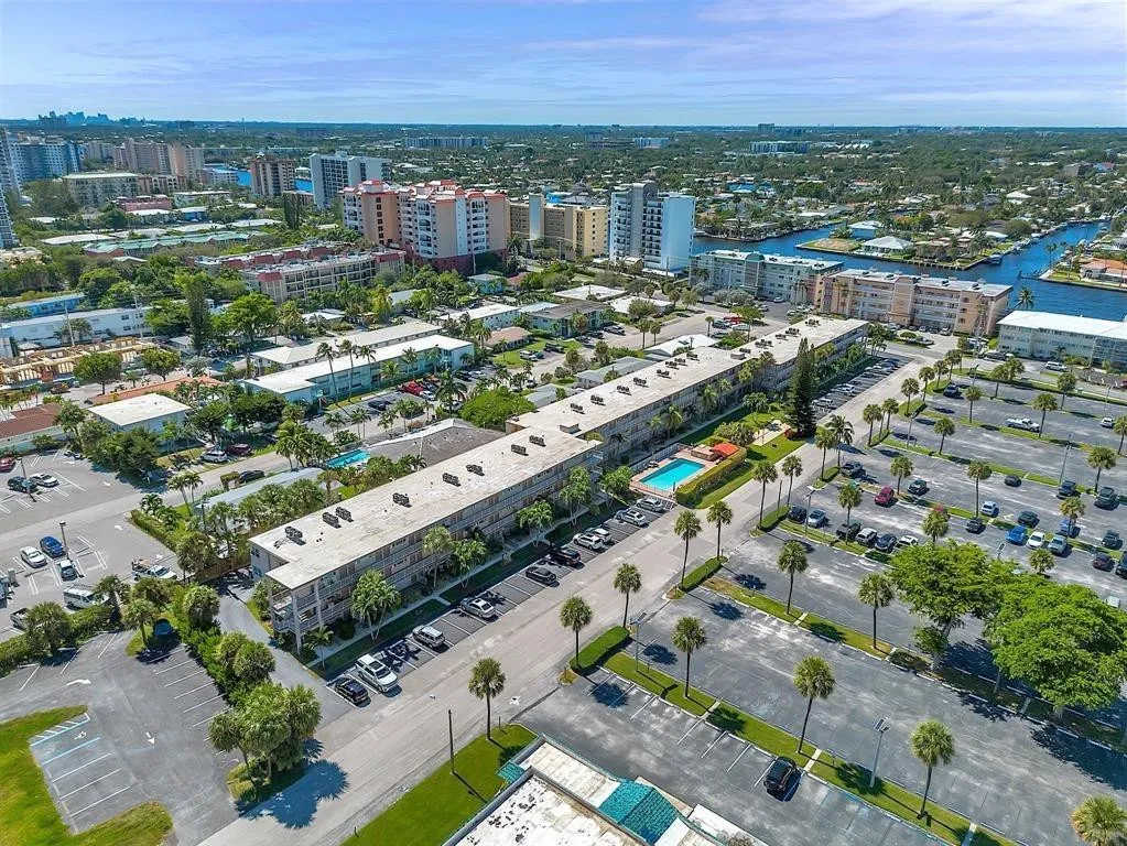 Oceanside, between the beach and the Intracoastal