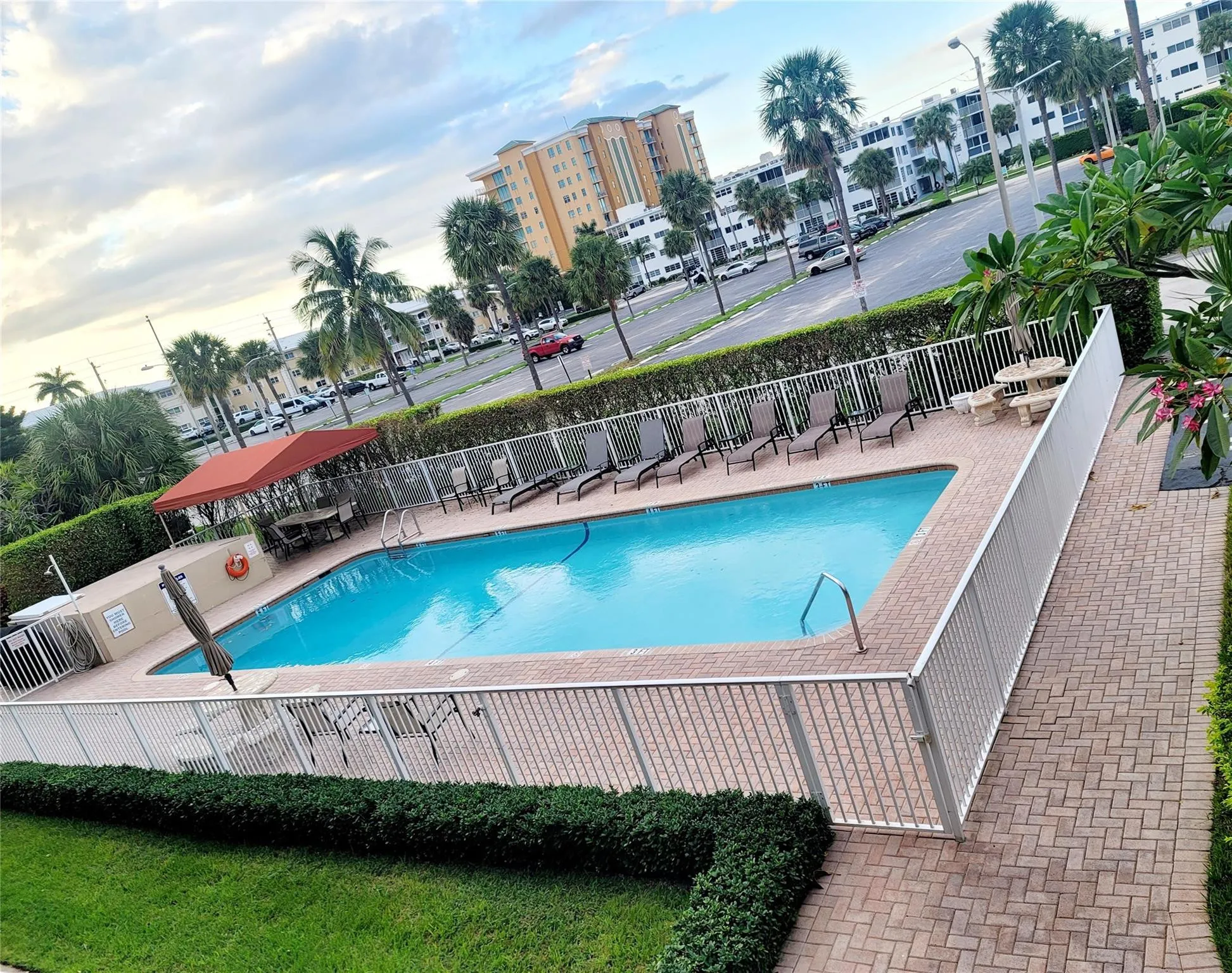 Huge & heated pool