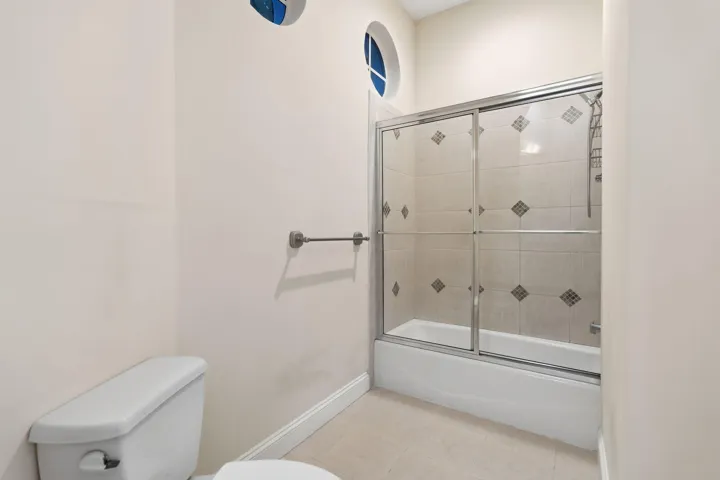 Downstairs en-suite guest bathroom
