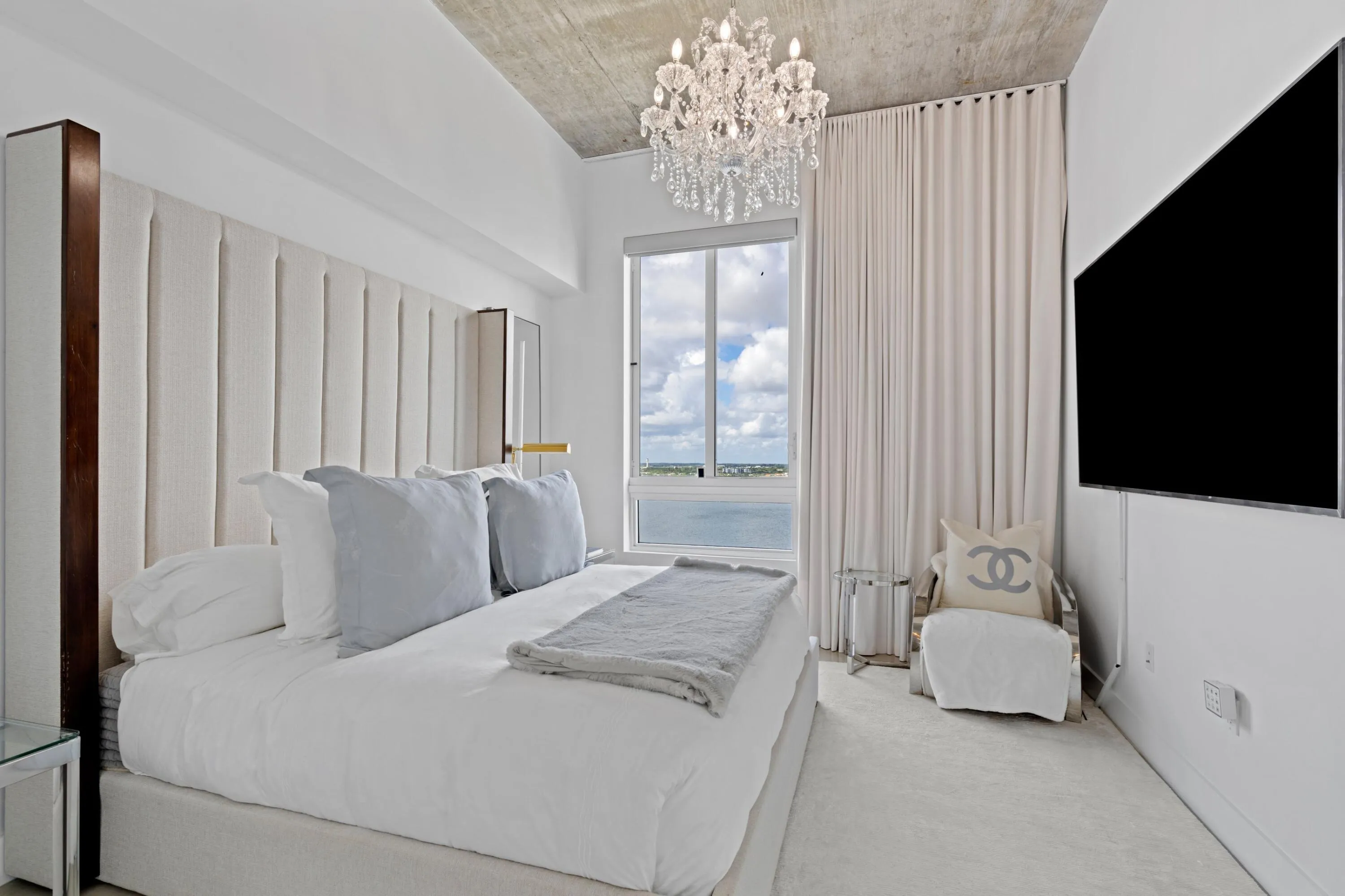 Master Suite w Flatscreen TV