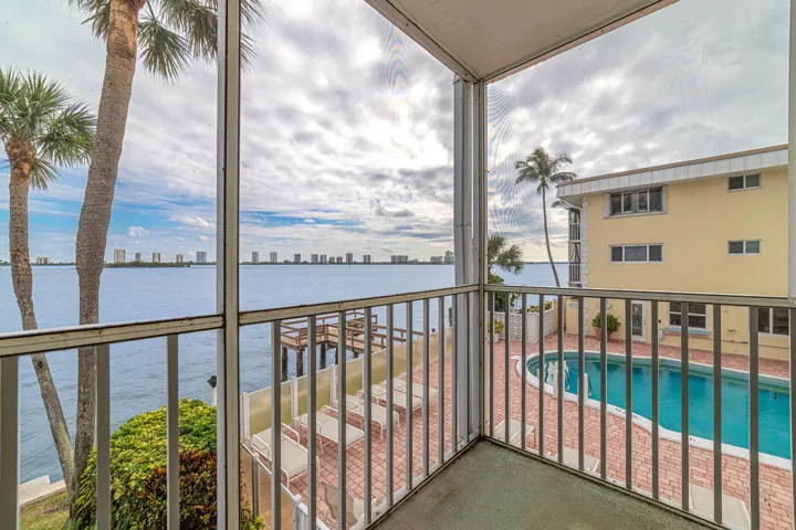 Balcony Pool View & Intracoastal