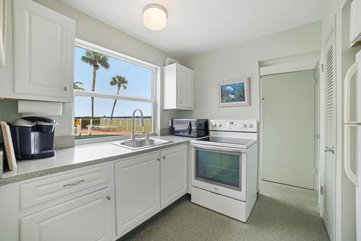 Community Room Kitchen