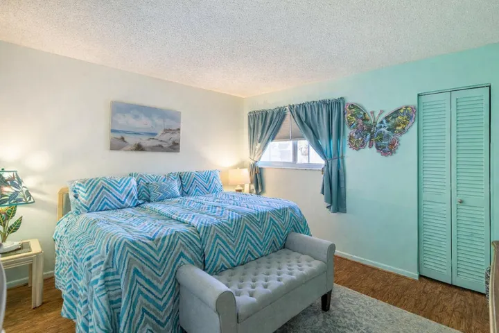 500 Bonnie Blvd 176 with AI technology we are able to showcase the unit with white walls, Buyers a simple color change can change a room! Ample space to make your own, furnished for ease.