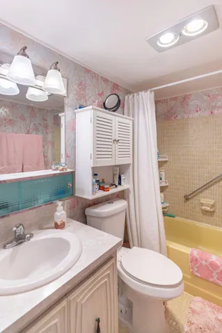500 BONNIE BLVD 176 full bathroom with tub/shower combination.