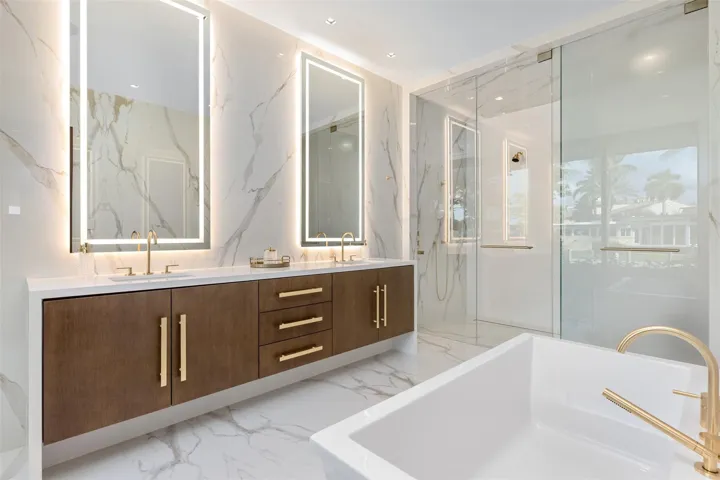 First floor en-suite VIP Guest Room