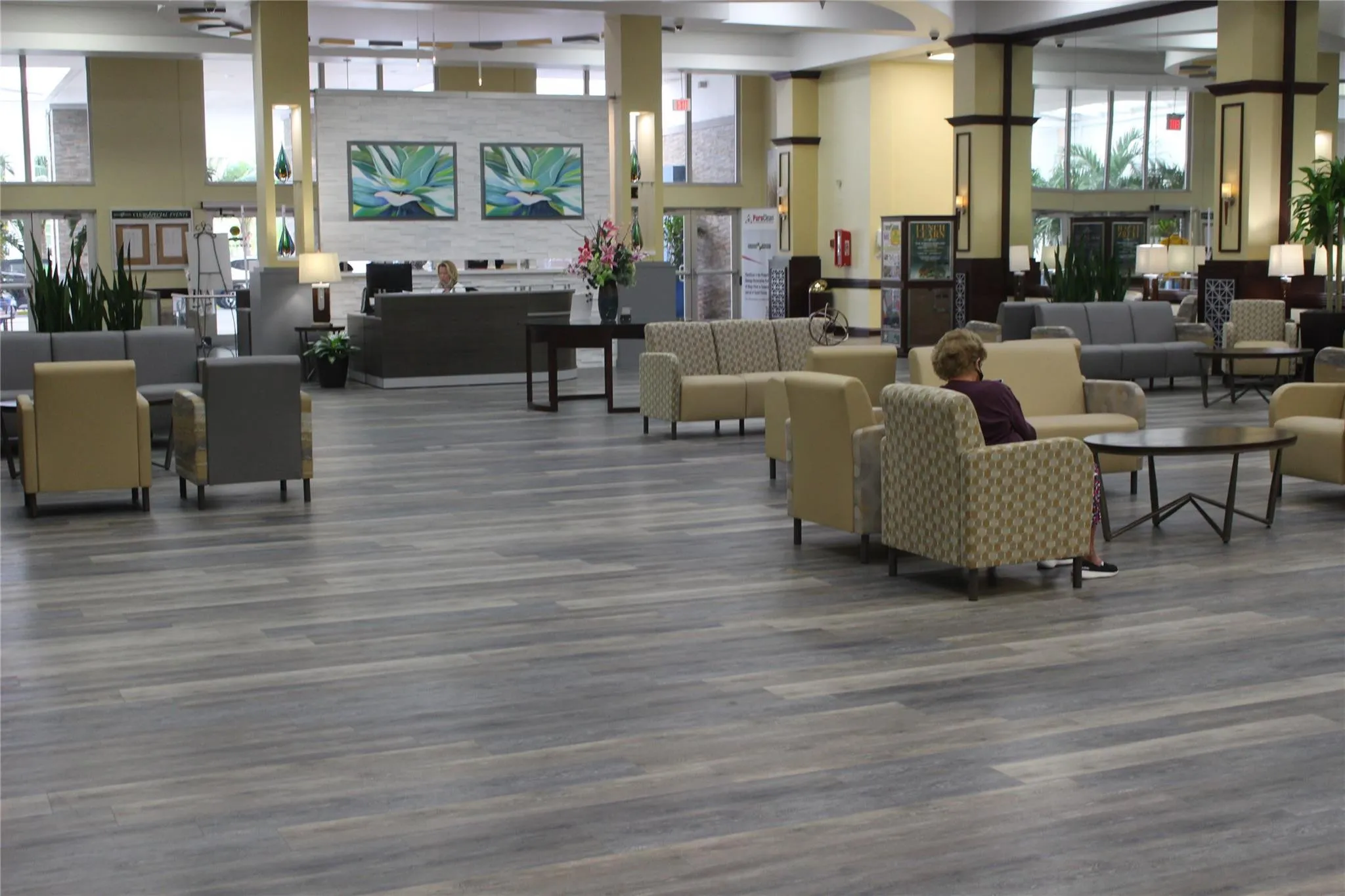 CLUBHOUSE MAIN ROOM