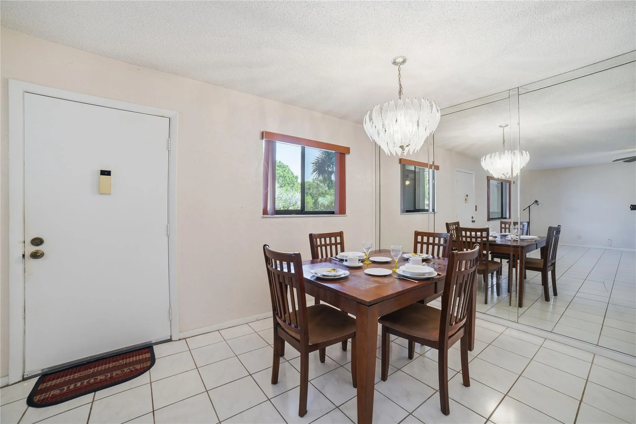 ENTRY- DINING AREA