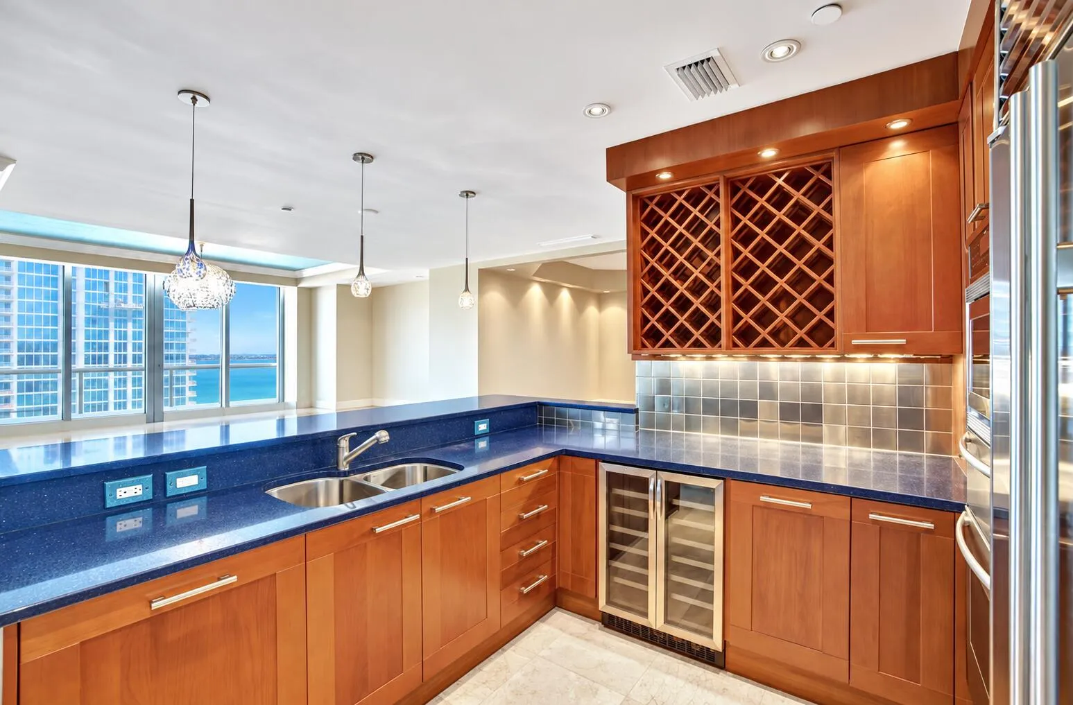 Secondary wetbar/Kitchen