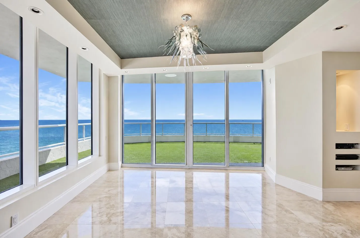 Oceanfront Dining