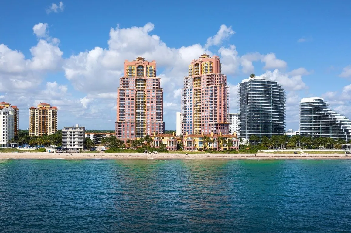 The Palms: Two Towers & Seven Townhomes