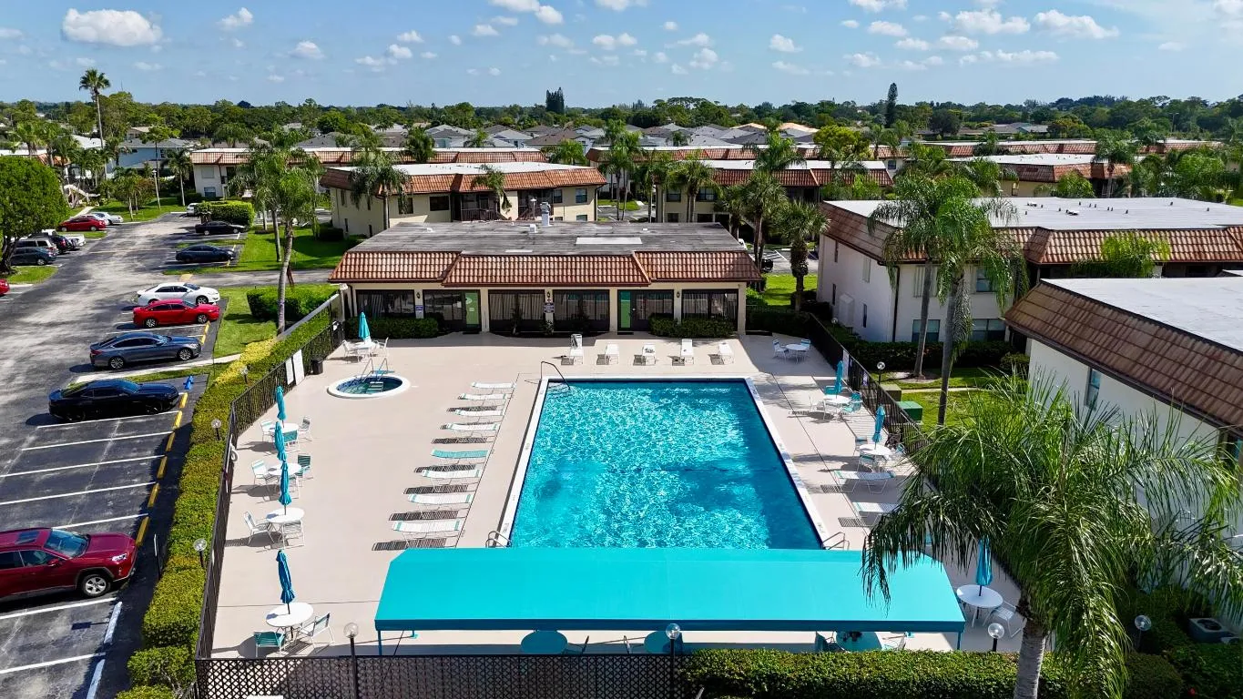 Clubhouse_Pool_7214_Golf_Colony_Court_20